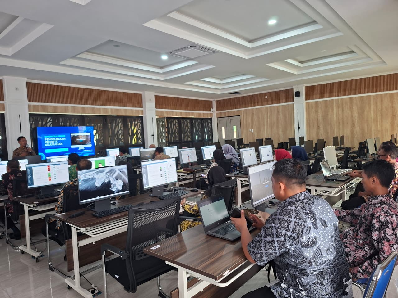 Bimbingan teknis pengelolaan webside kelurahan