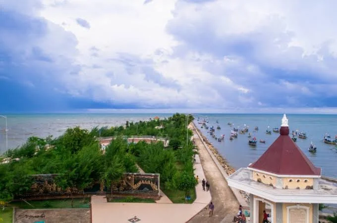 Pantai Boom Tuban